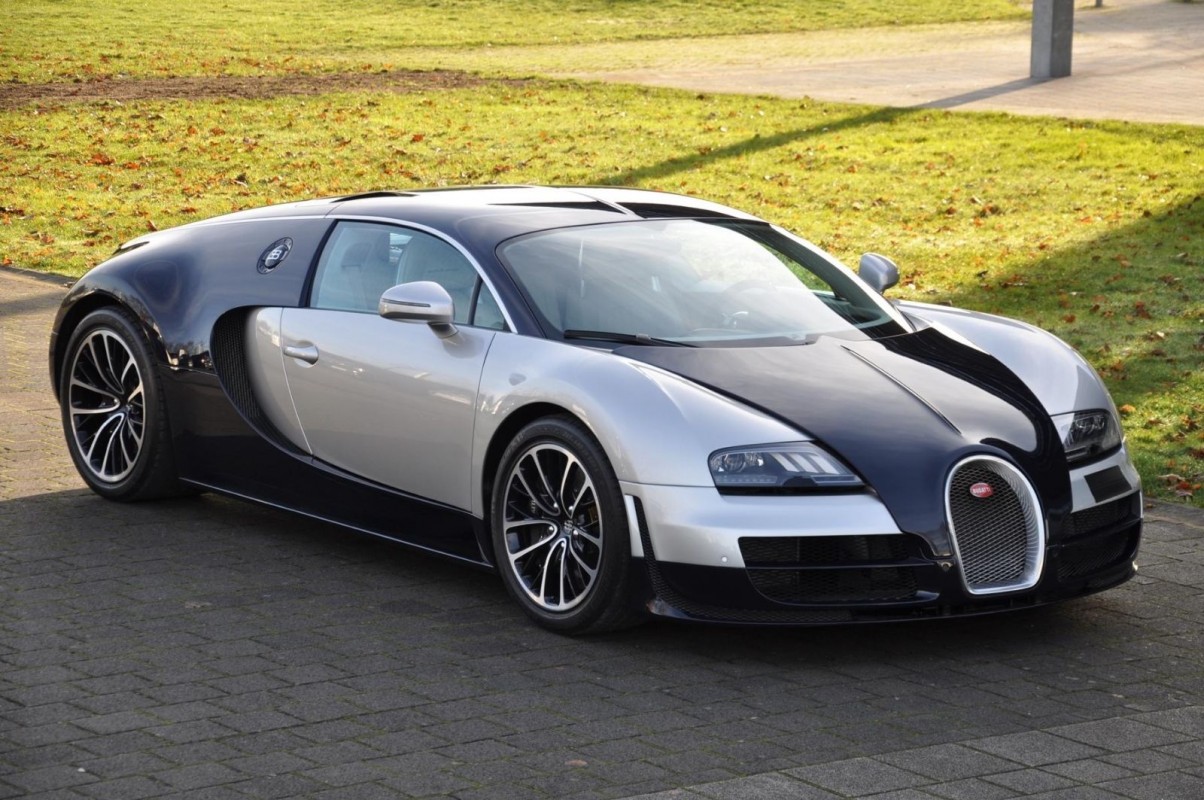 7.018_22 For sale at Bugatti Düsseldorf in December 2015